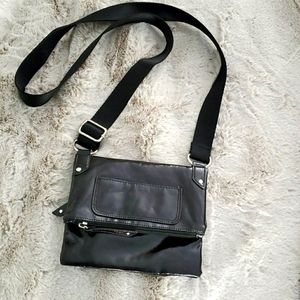 VINTAGE KENNETH COLE PATENT LEATHER CROSSBODY BAG